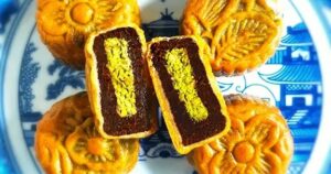 Dubajaus šokoladinis mėnulio pyragas Dubajaus šokoladinis mėnulio pyragas | Kinų receptai svetainėje TheHongKongCookery.com