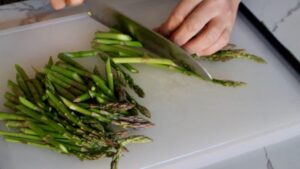 Vištienos ir šparagų kepimo receptas – japoniškas maisto gaminimas 101